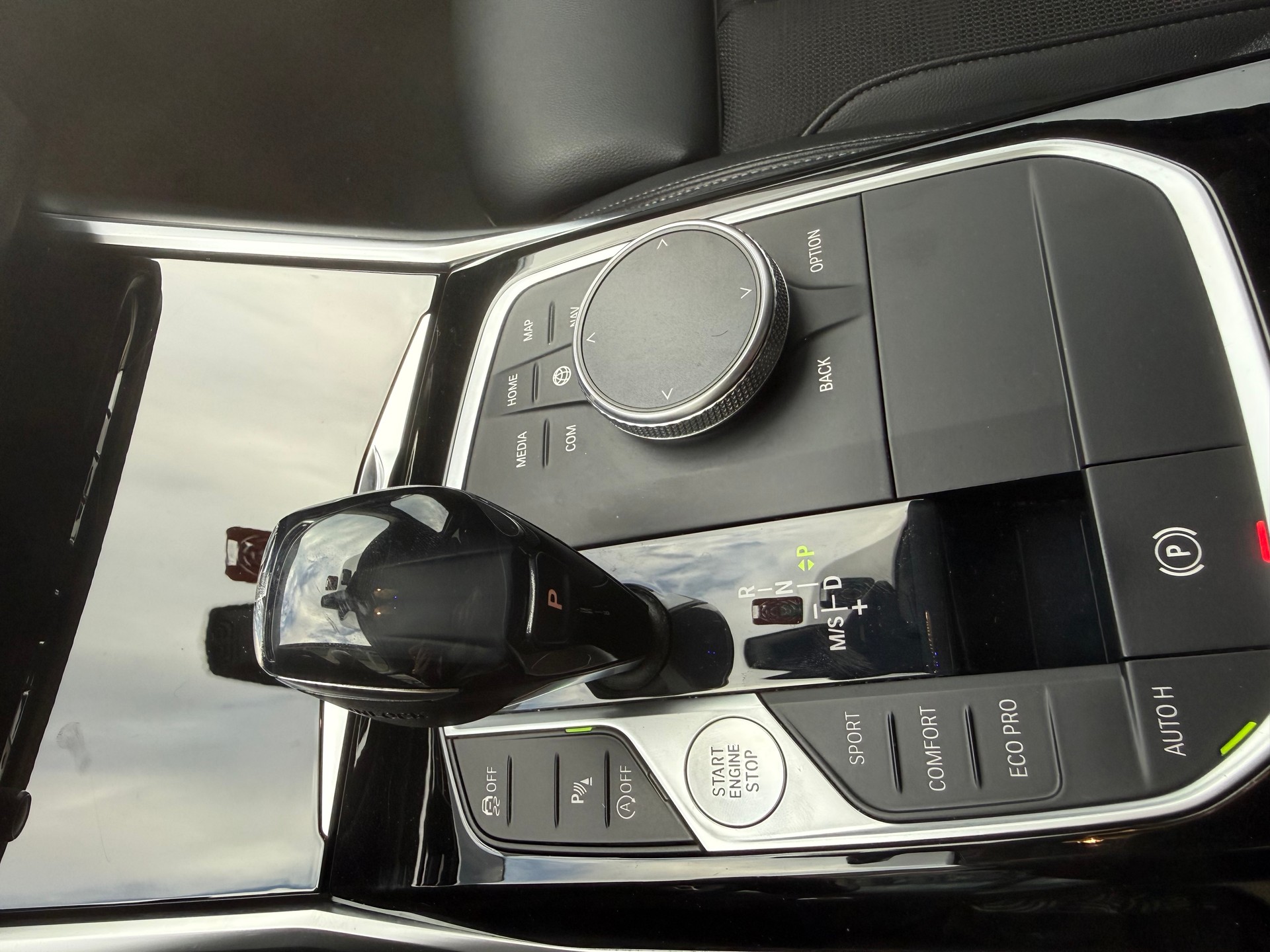 BMW 320d xDrive Touring Sport Line Steptronic-image-16