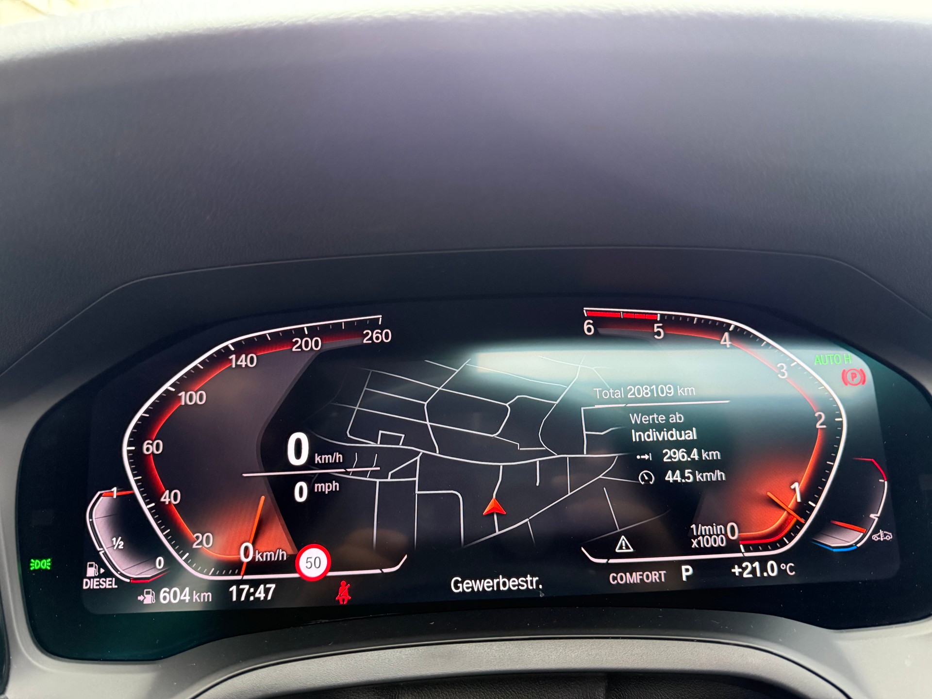 BMW 320d xDrive Touring Sport Line Steptronic-image-13