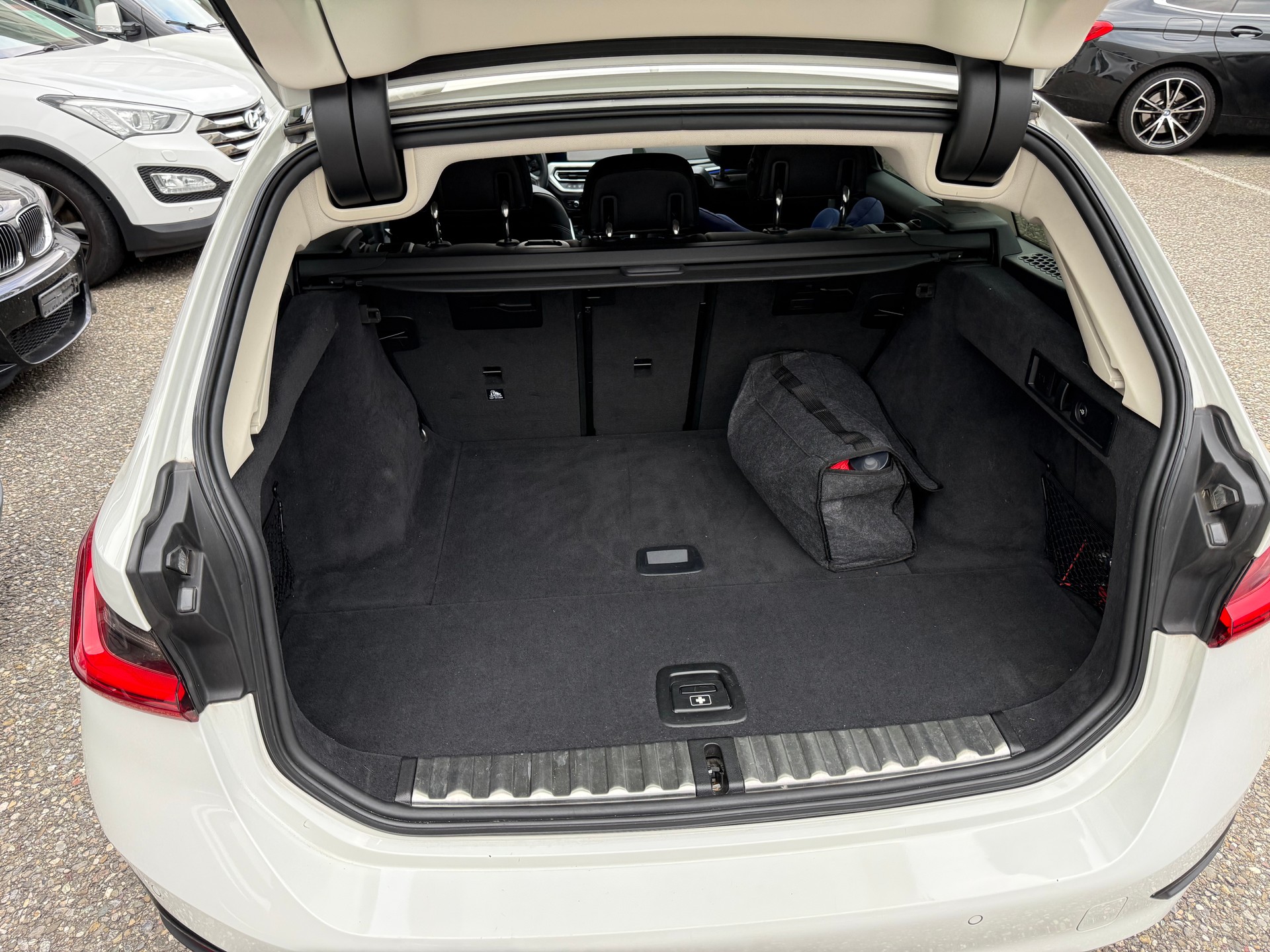 BMW 320d xDrive Touring Sport Line Steptronic-image-11