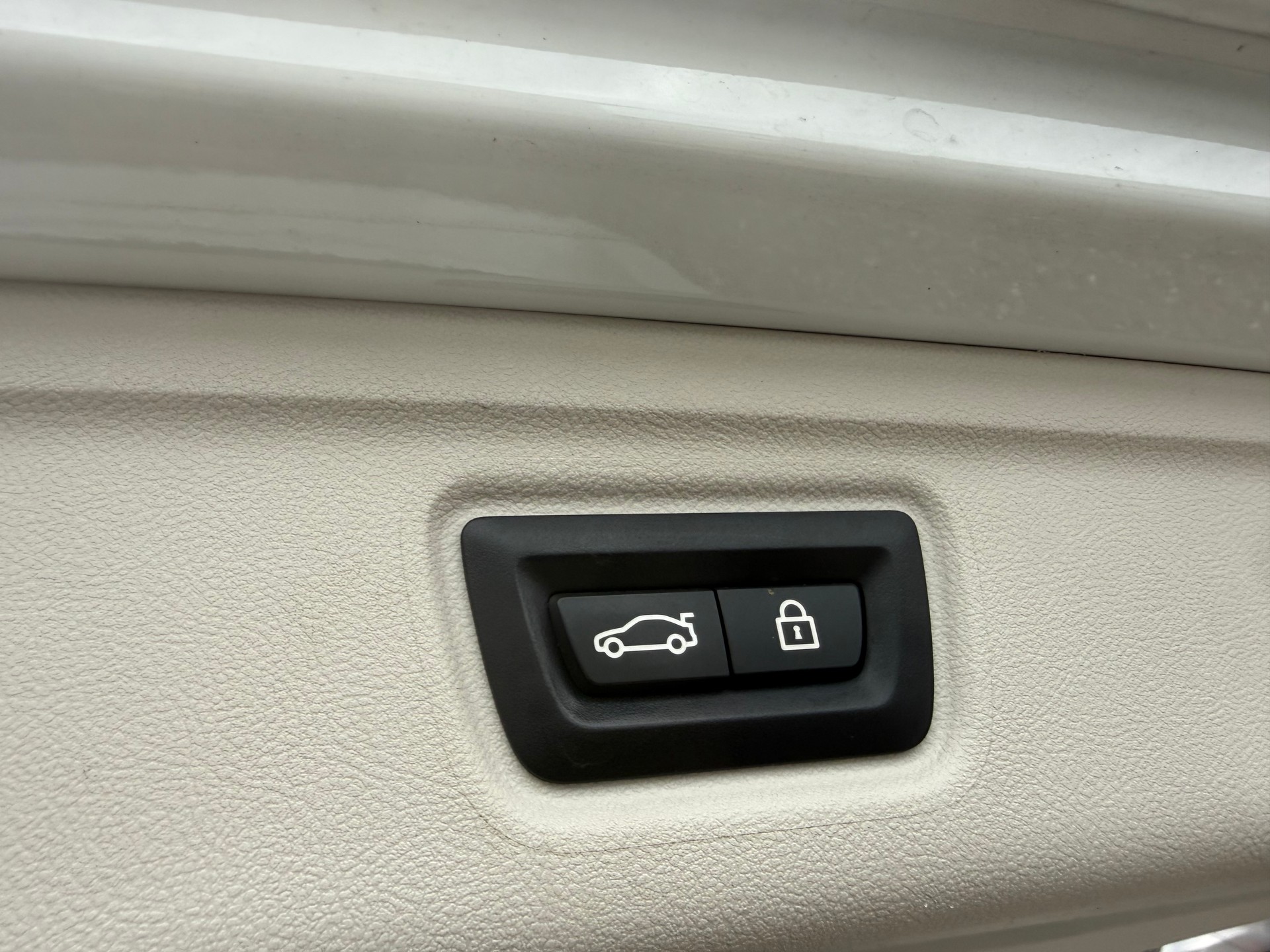 BMW 320d xDrive Touring Sport Line Steptronic-image-12