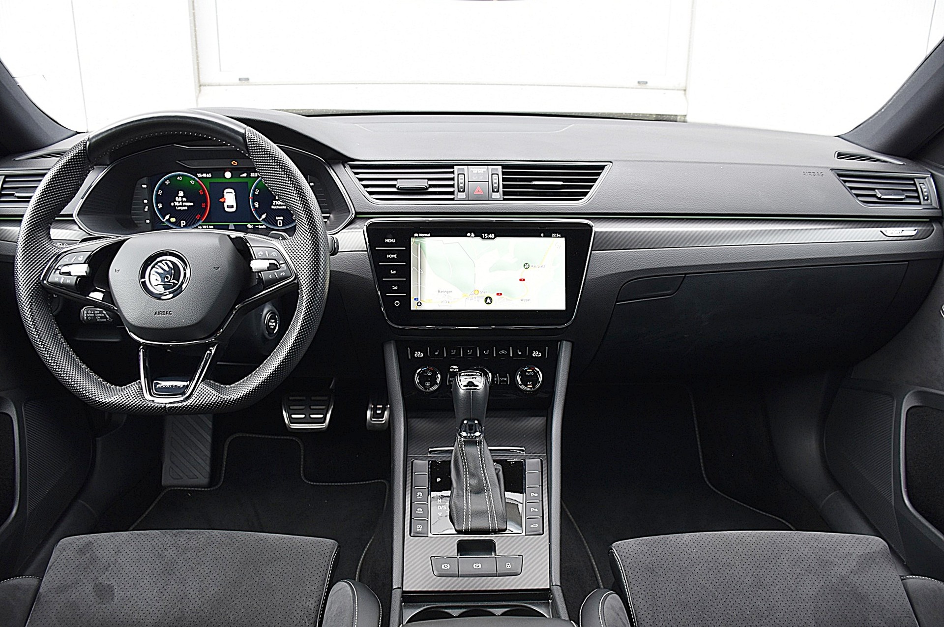 SKODA Superb Combi 2.0 TDi Sport Line Light 4x4 DSG-image-8