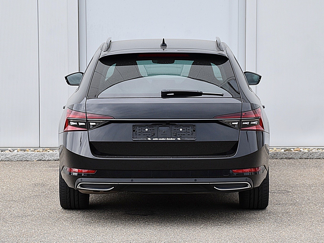 SKODA Superb Combi 2.0 TDi Sport Line Light 4x4 DSG-image-4