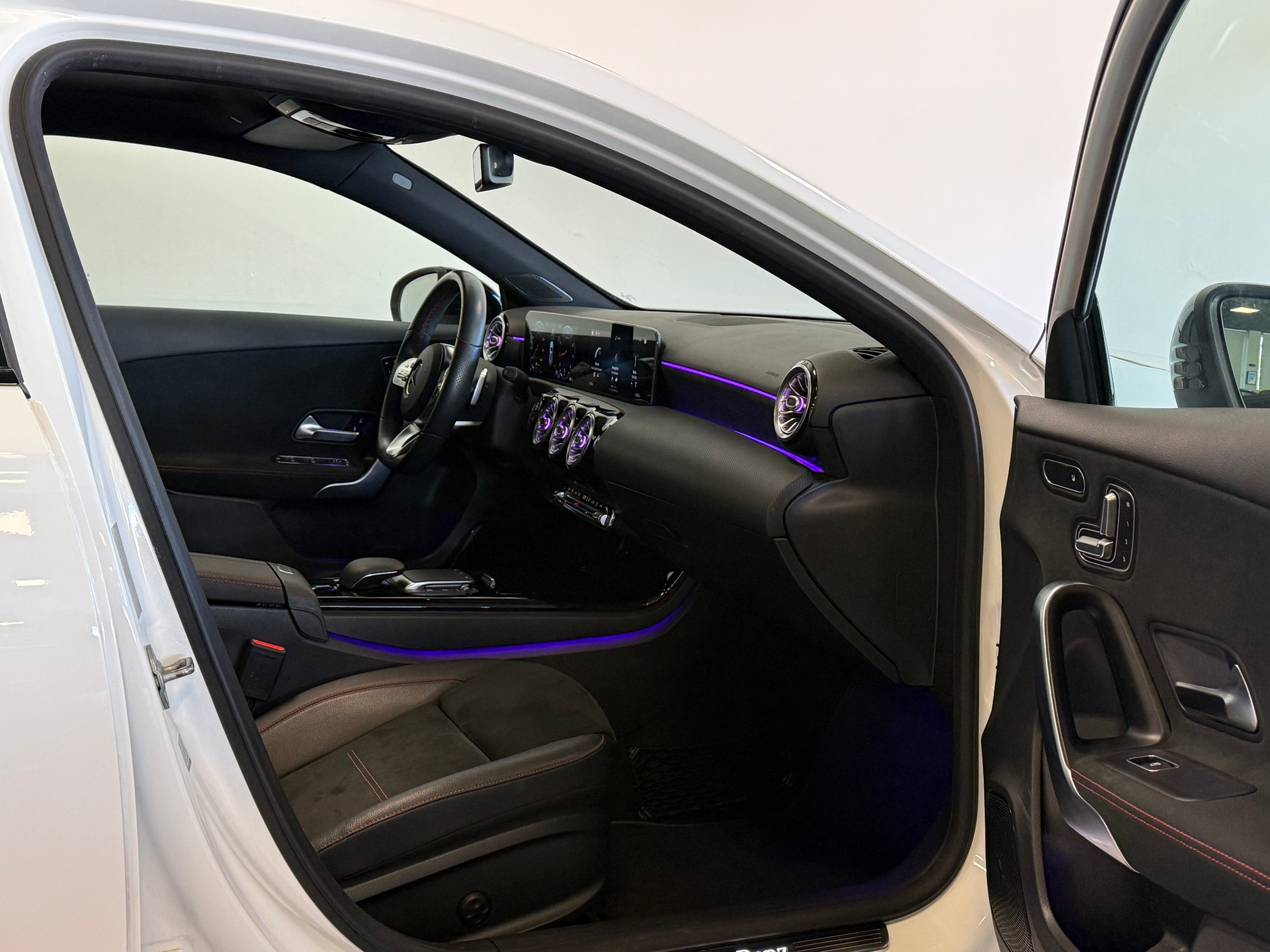 MERCEDES-BENZ A 200 AMG Line 7G-DCT *Panoramaglasdach*-image-7