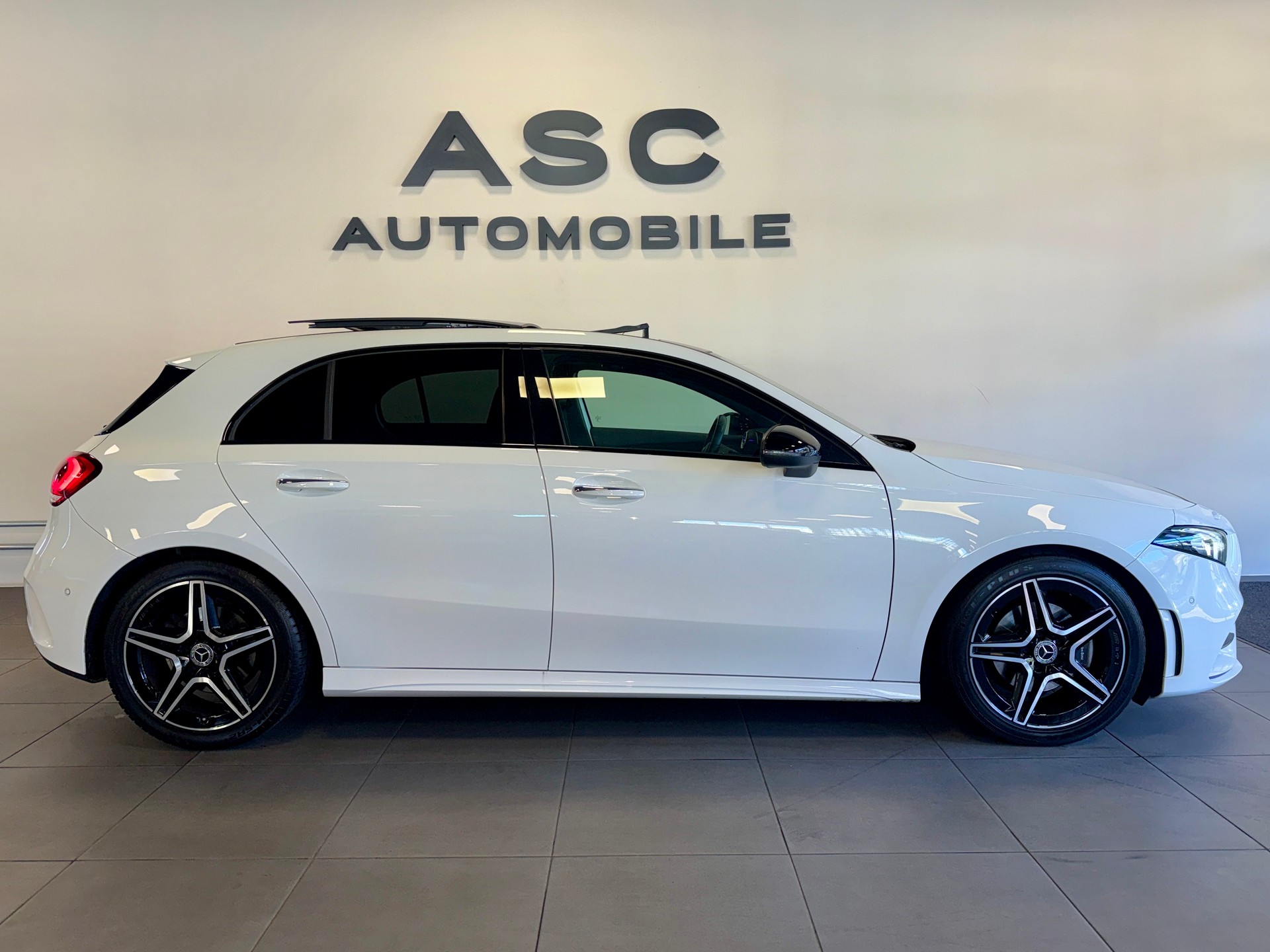 MERCEDES-BENZ A 200 AMG Line 7G-DCT *Panoramaglasdach*-image-1