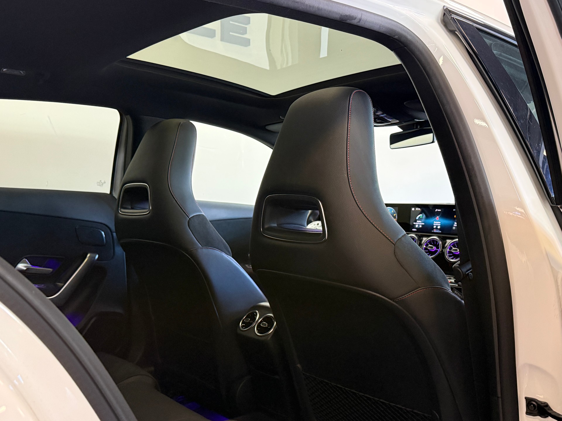 MERCEDES-BENZ A 200 AMG Line 7G-DCT *Panoramaglasdach*-image-12
