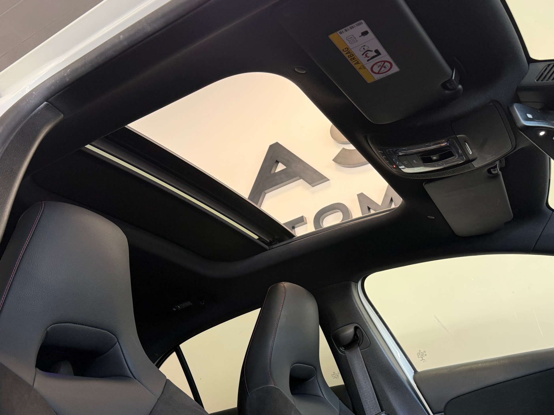 MERCEDES-BENZ A 200 AMG Line 7G-DCT *Panoramaglasdach*-image-10