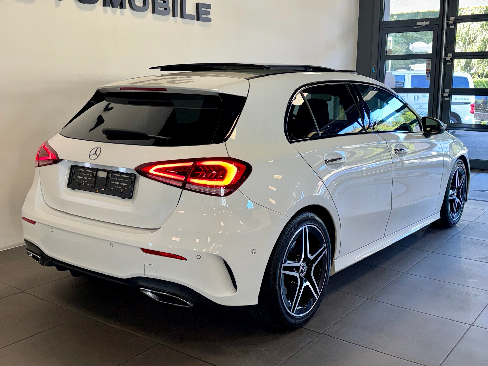 MERCEDES-BENZ A 200 AMG Line 7G-DCT *Panoramaglasdach*-image-2