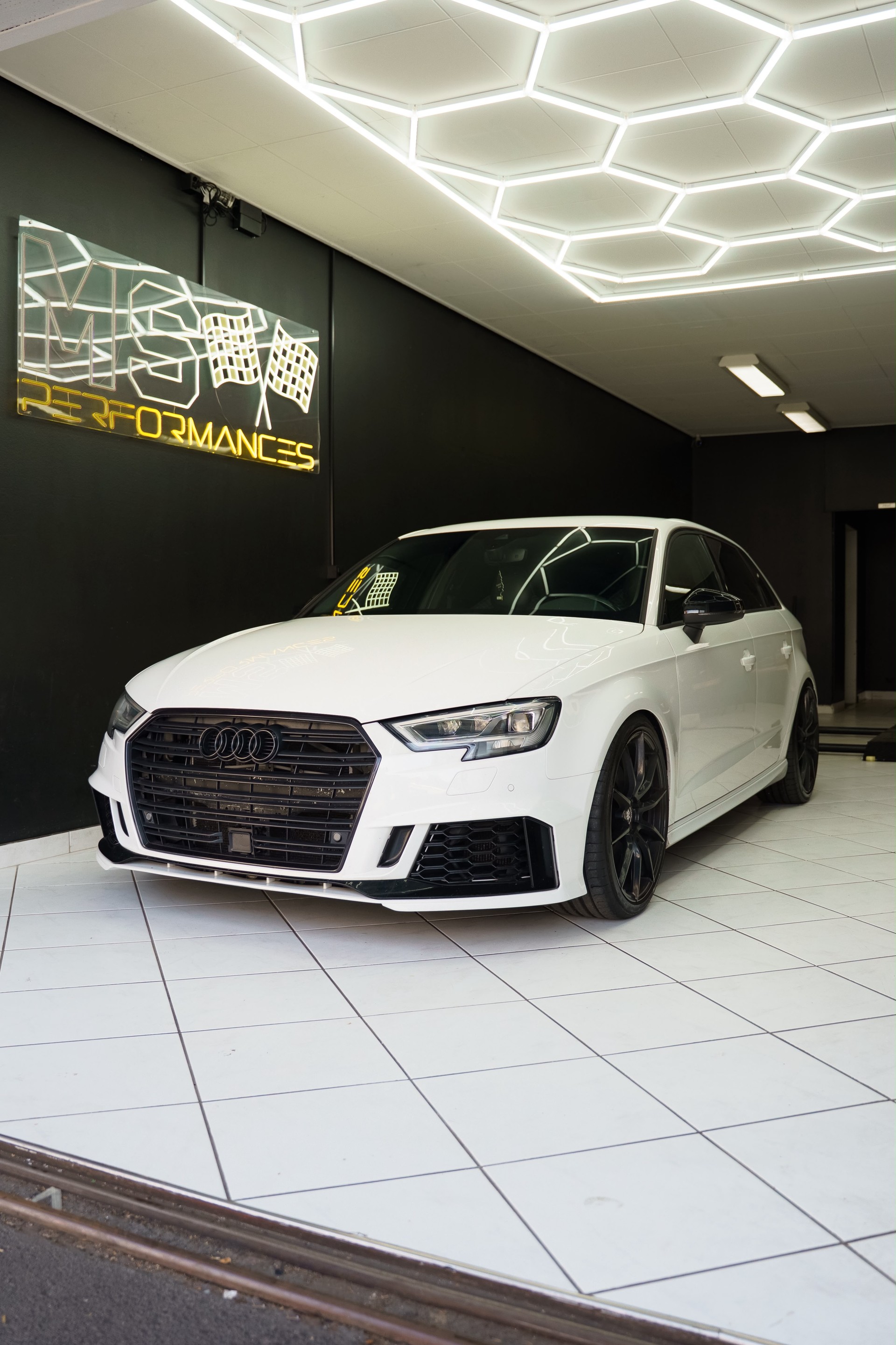 AUDI S3 Sportback 2.0 TFSI quattro S-tronic-image-2