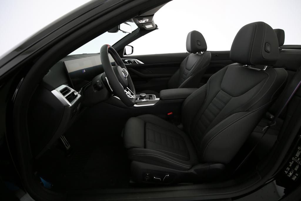 BMW M440i xDrive Cabrio-image-8