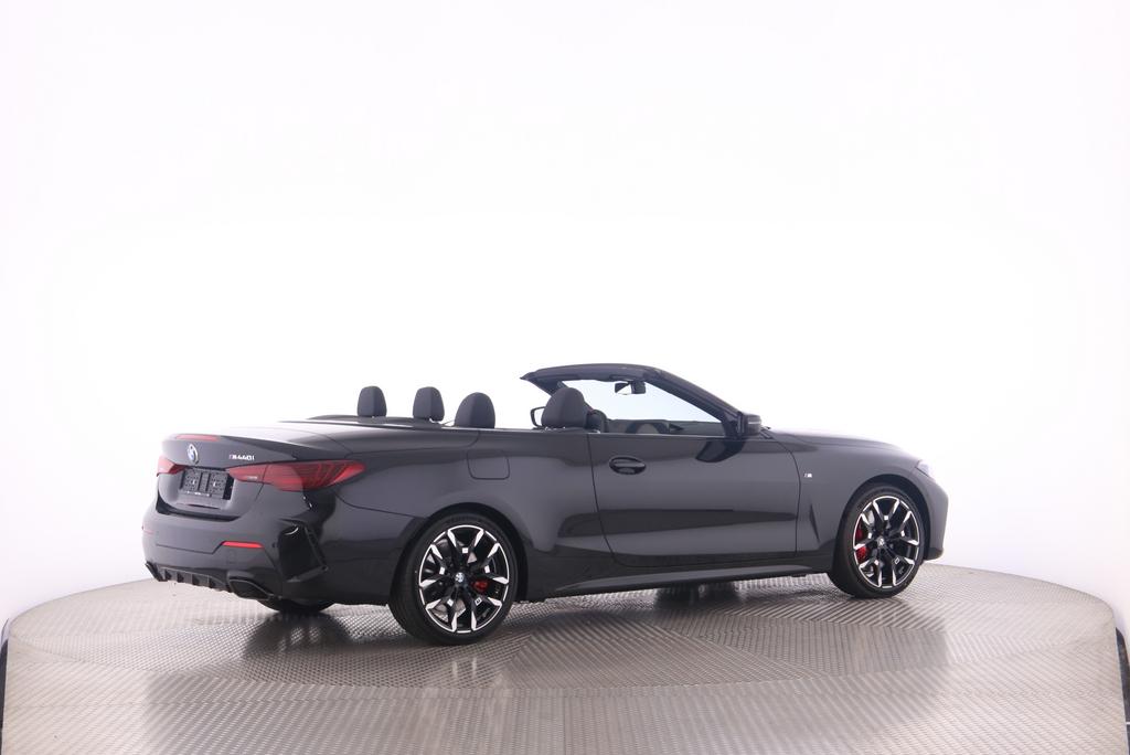 BMW M440i xDrive Cabrio-image-16
