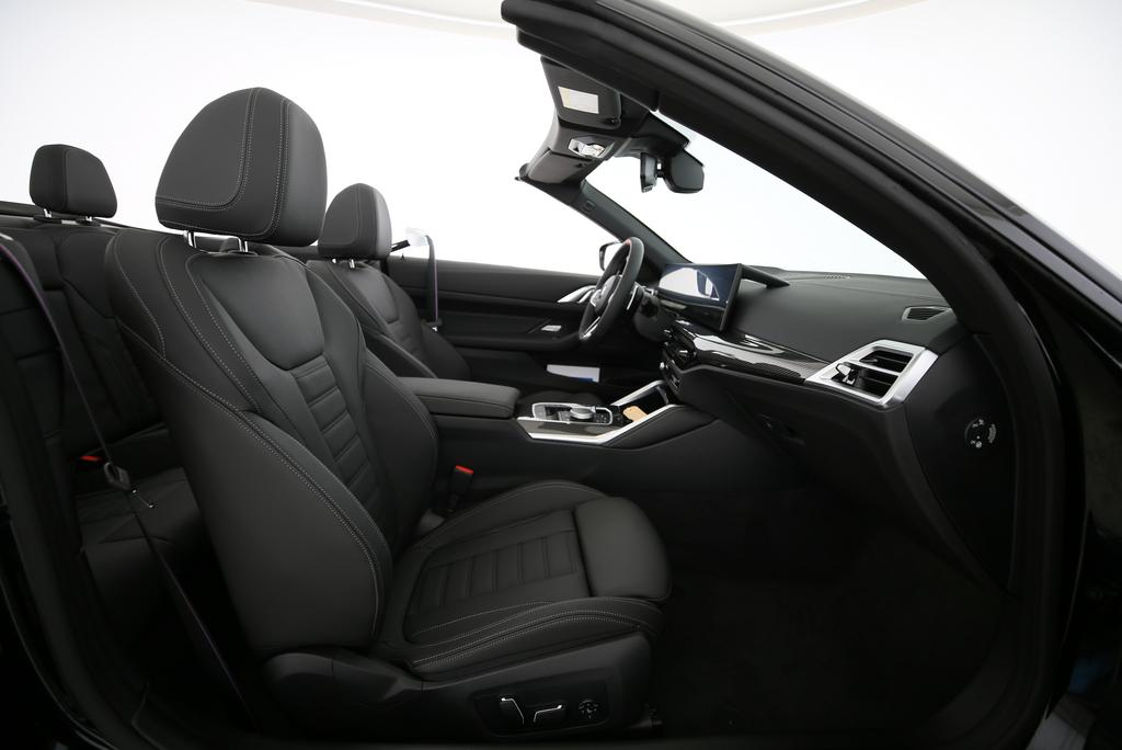 BMW M440i xDrive Cabrio-image-12