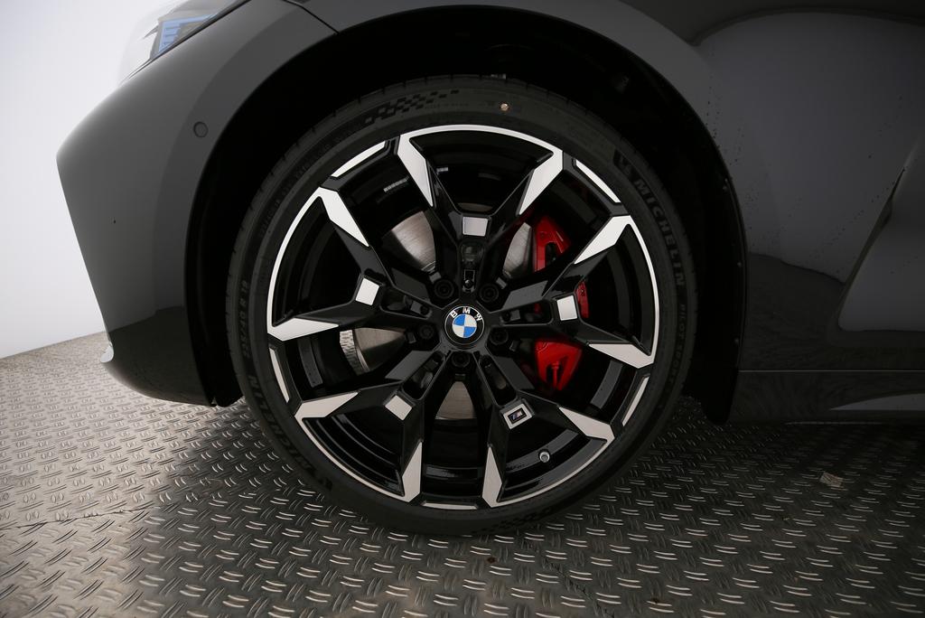 BMW M440i xDrive Cabrio-image-14