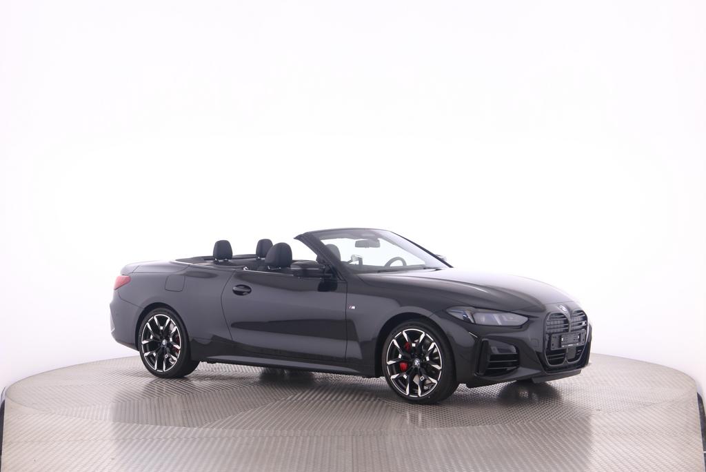 BMW M440i xDrive Cabrio-image-17