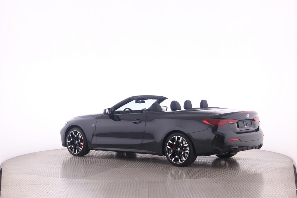 BMW M440i xDrive Cabrio-image-5
