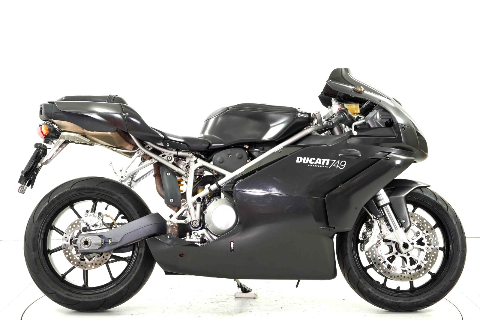 DUCATI 749-S-showroom-element-3