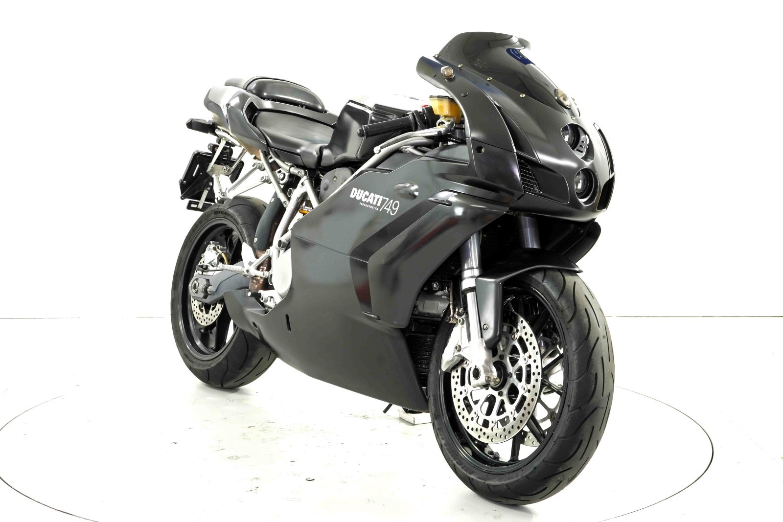 DUCATI 749-S-showroom-element-1