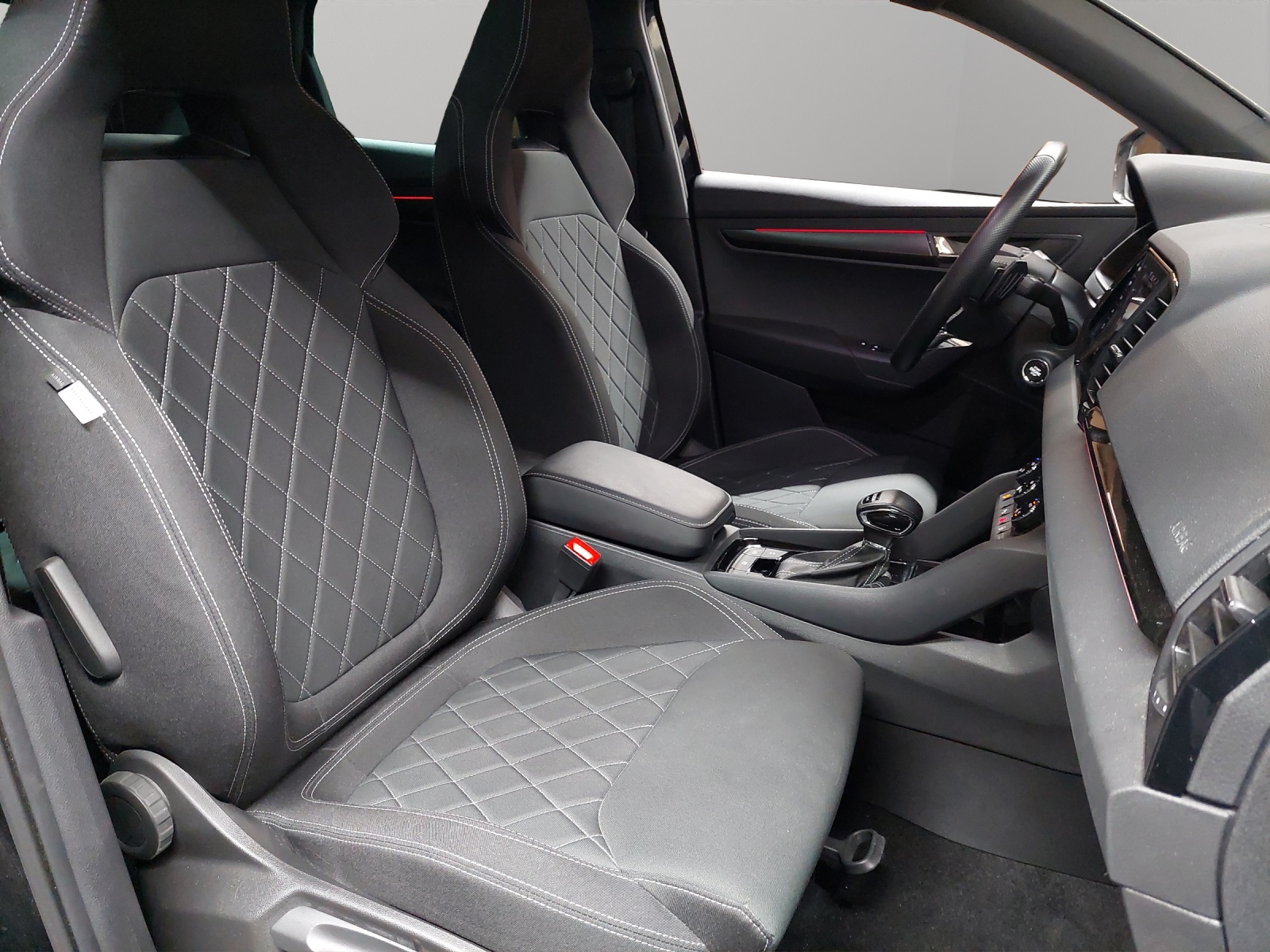 SKODA Karoq 2.0 TSI SportLine 4x4 DSG-image-8