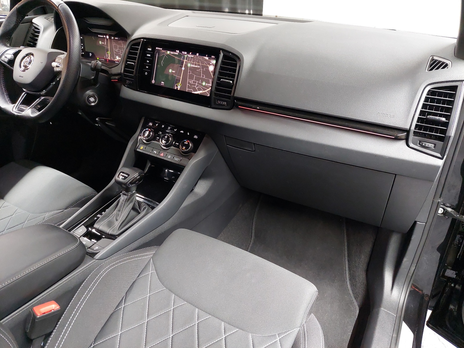 SKODA Karoq 2.0 TSI SportLine 4x4 DSG-image-9
