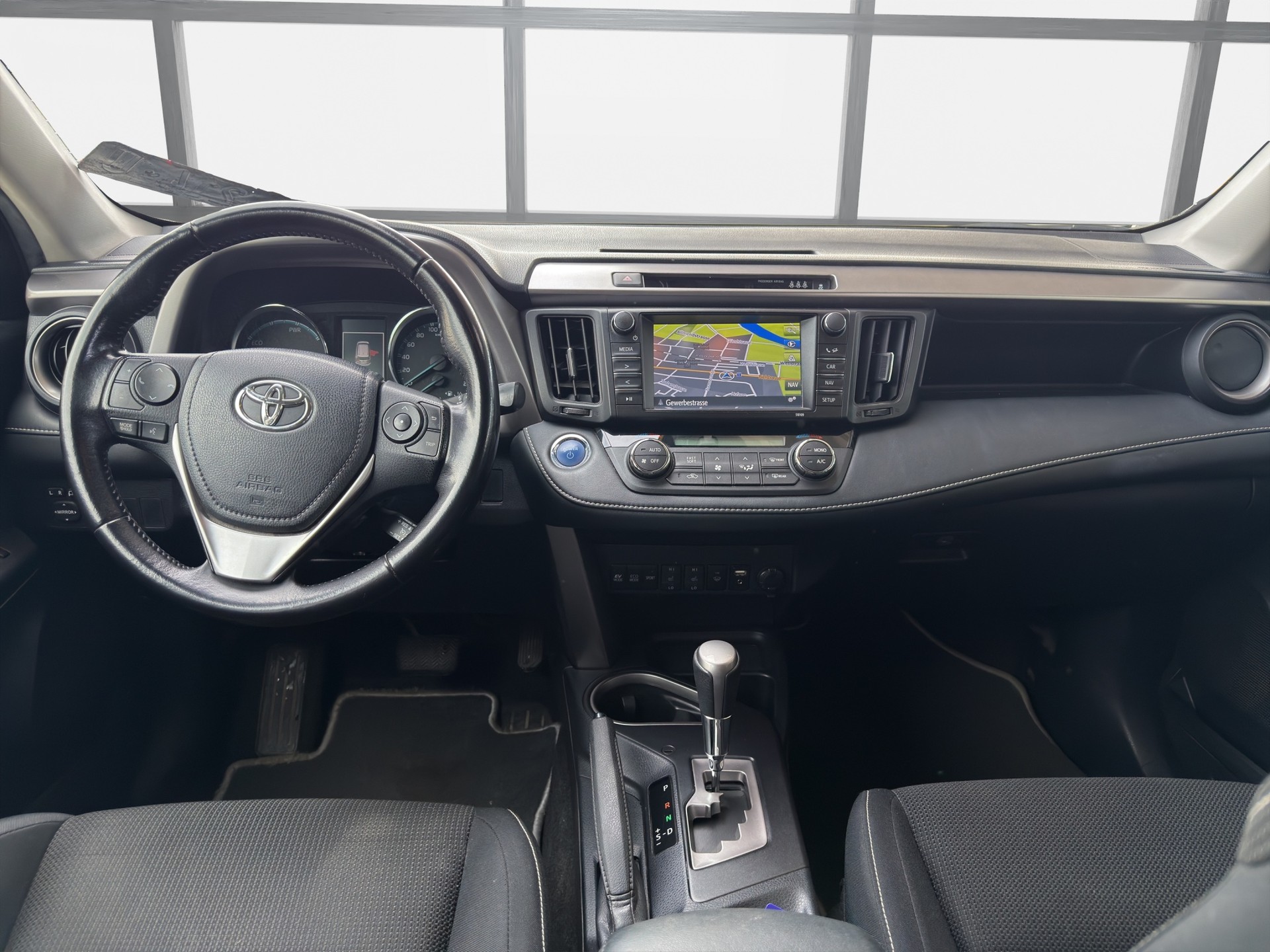 TOYOTA RAV-4 2.5 HSD Sol e-CVT-image-12