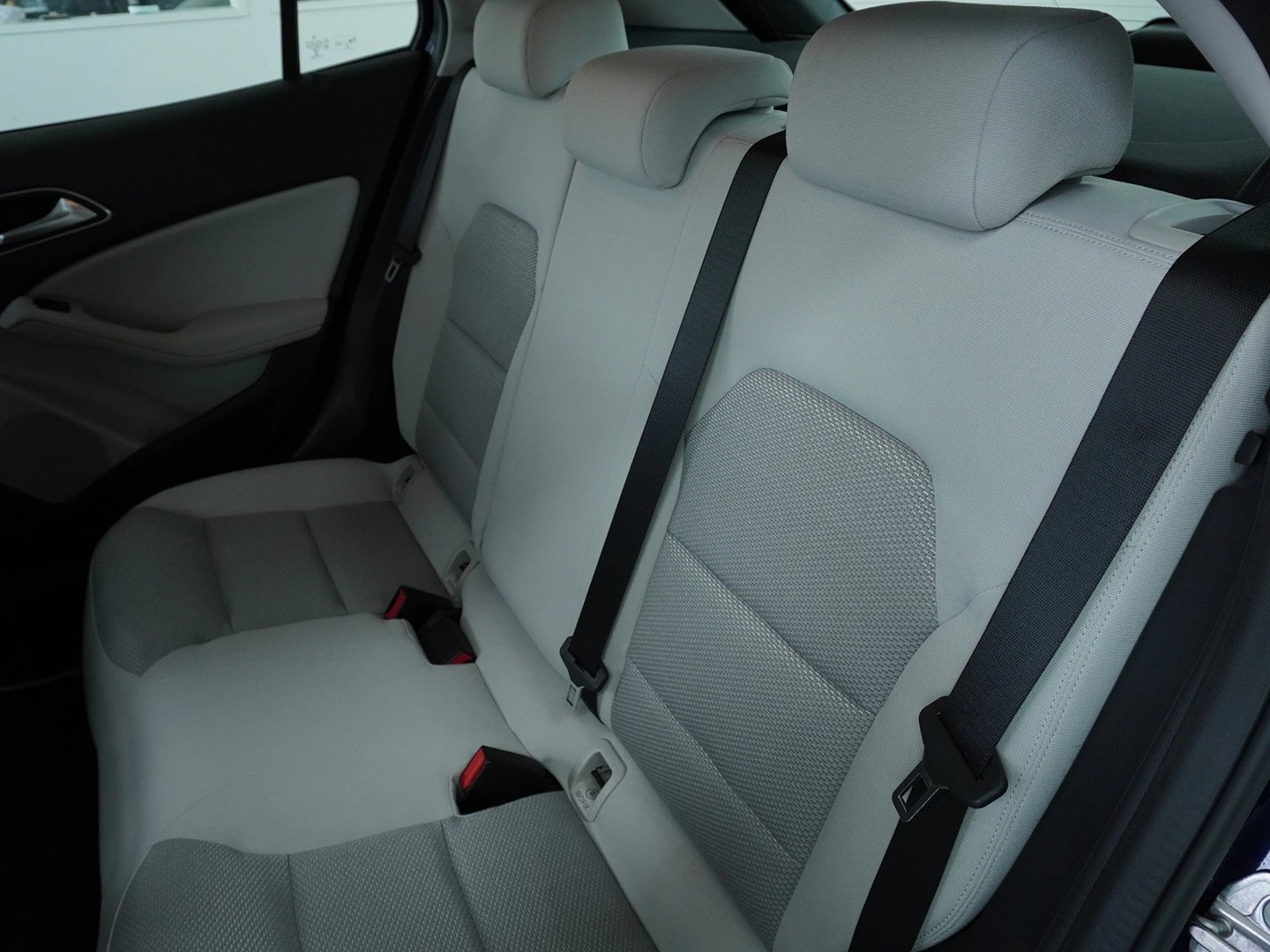 MERCEDES-BENZ GLA 180 7G-Tronic-image-4