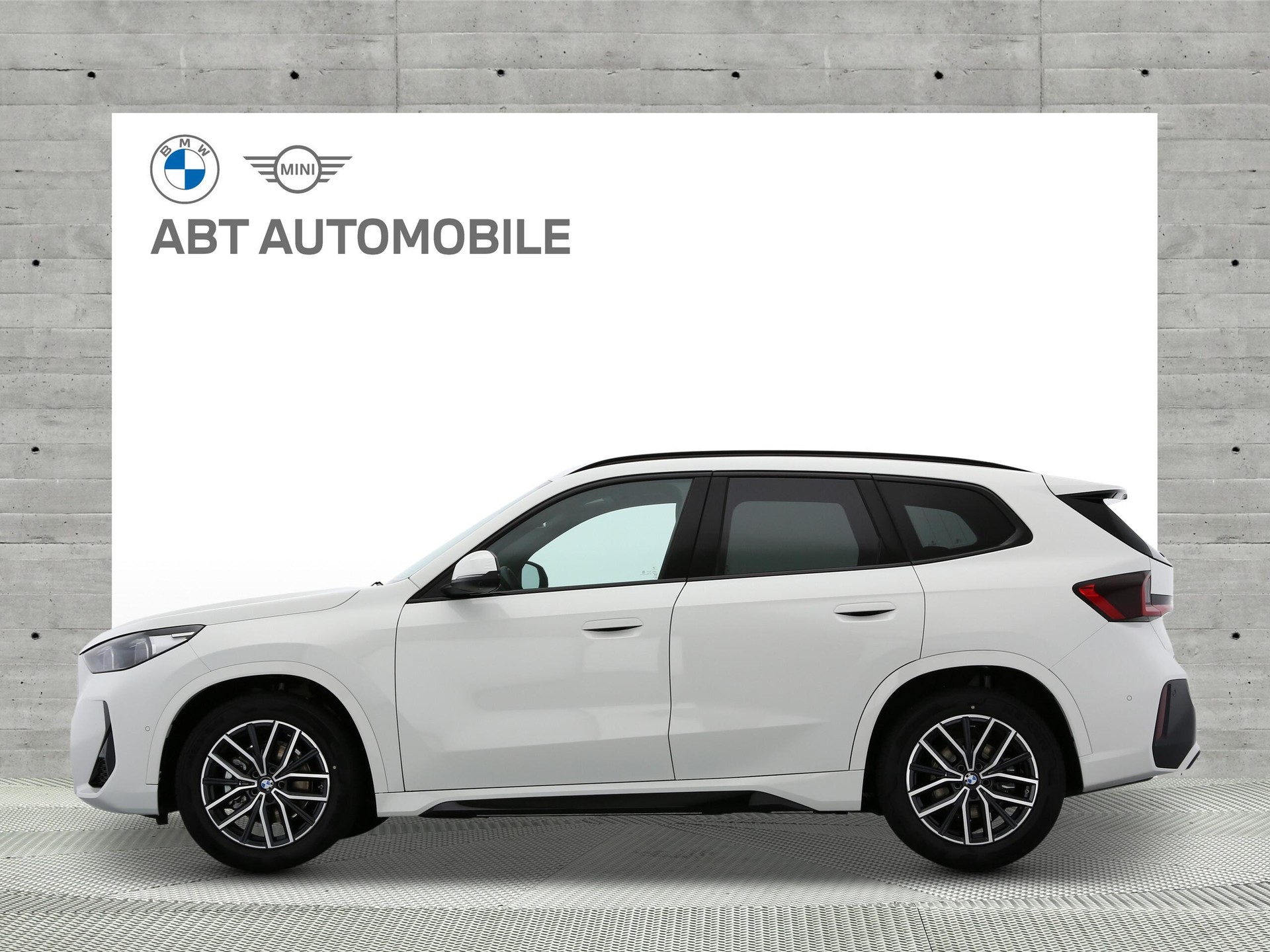 BMW iX1 U11 20 eDrive-showroom-element-1