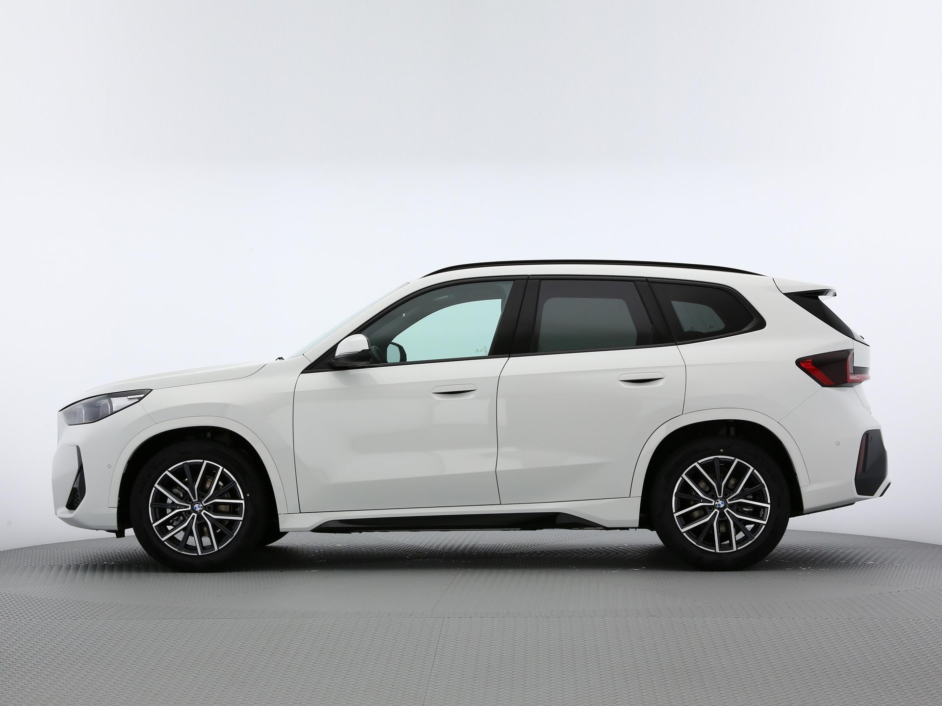 BMW iX1 U11 20 eDrive-image-11