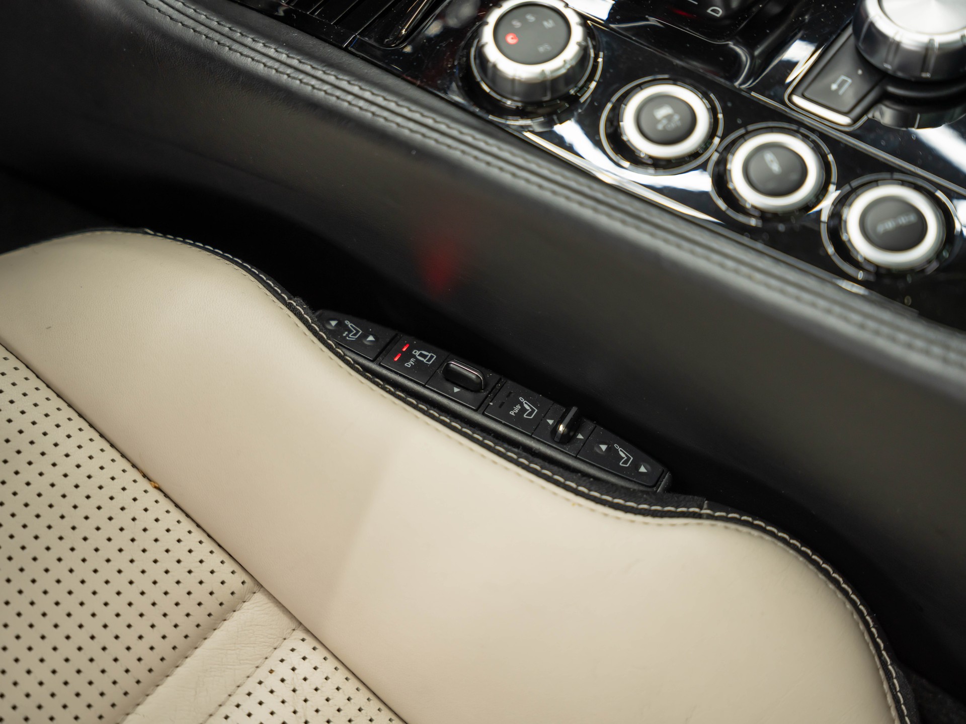 MERCEDES-BENZ CLS 63 AMG Speedshift MCT-image-23
