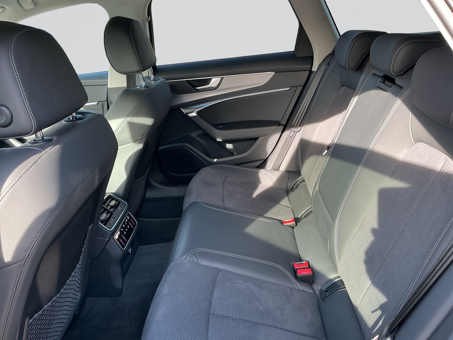 AUDI S6 Avant 3.0 TDI quattro-image-13