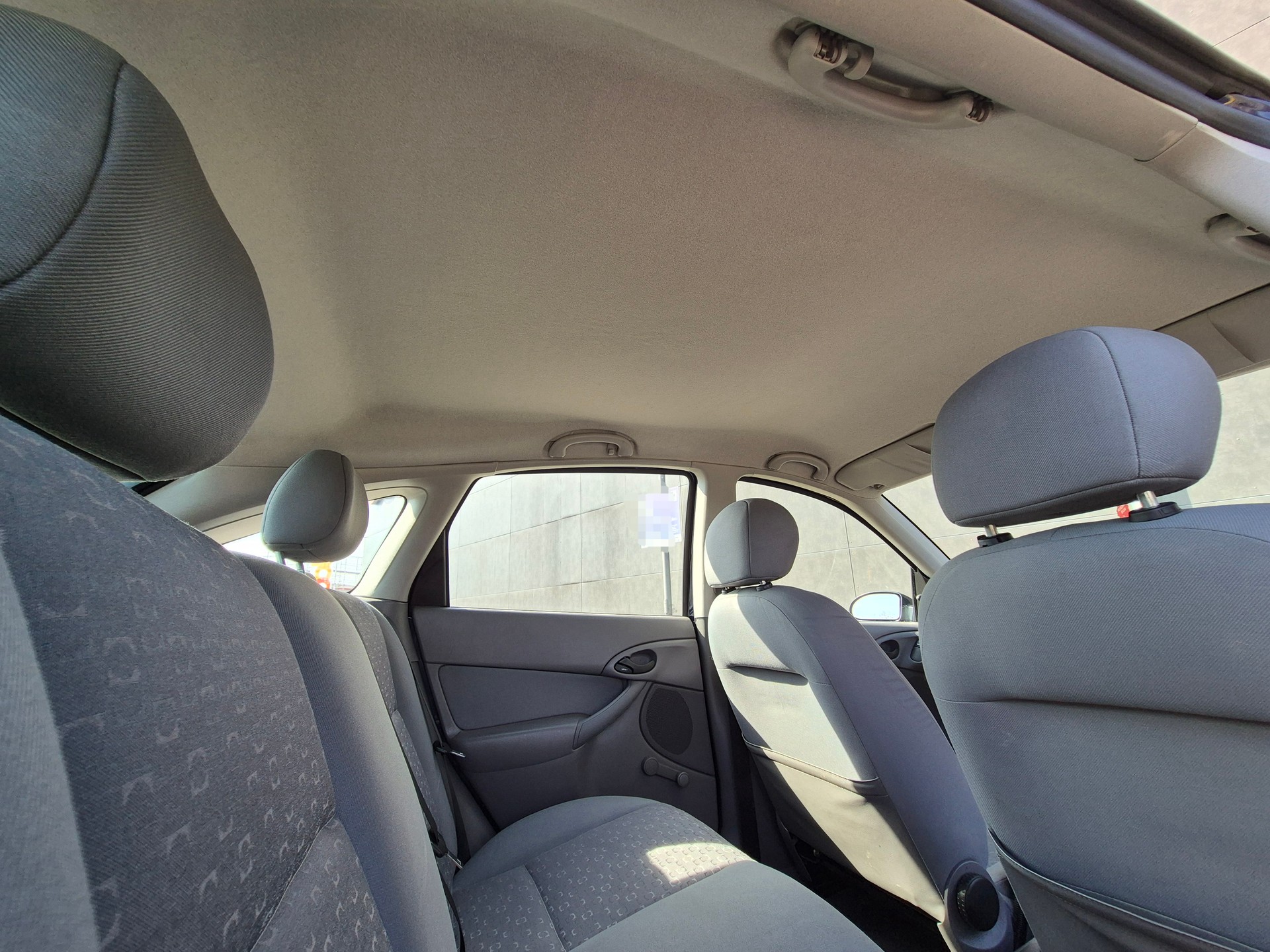 FORD 2.0i 16V Ambiente-image-8