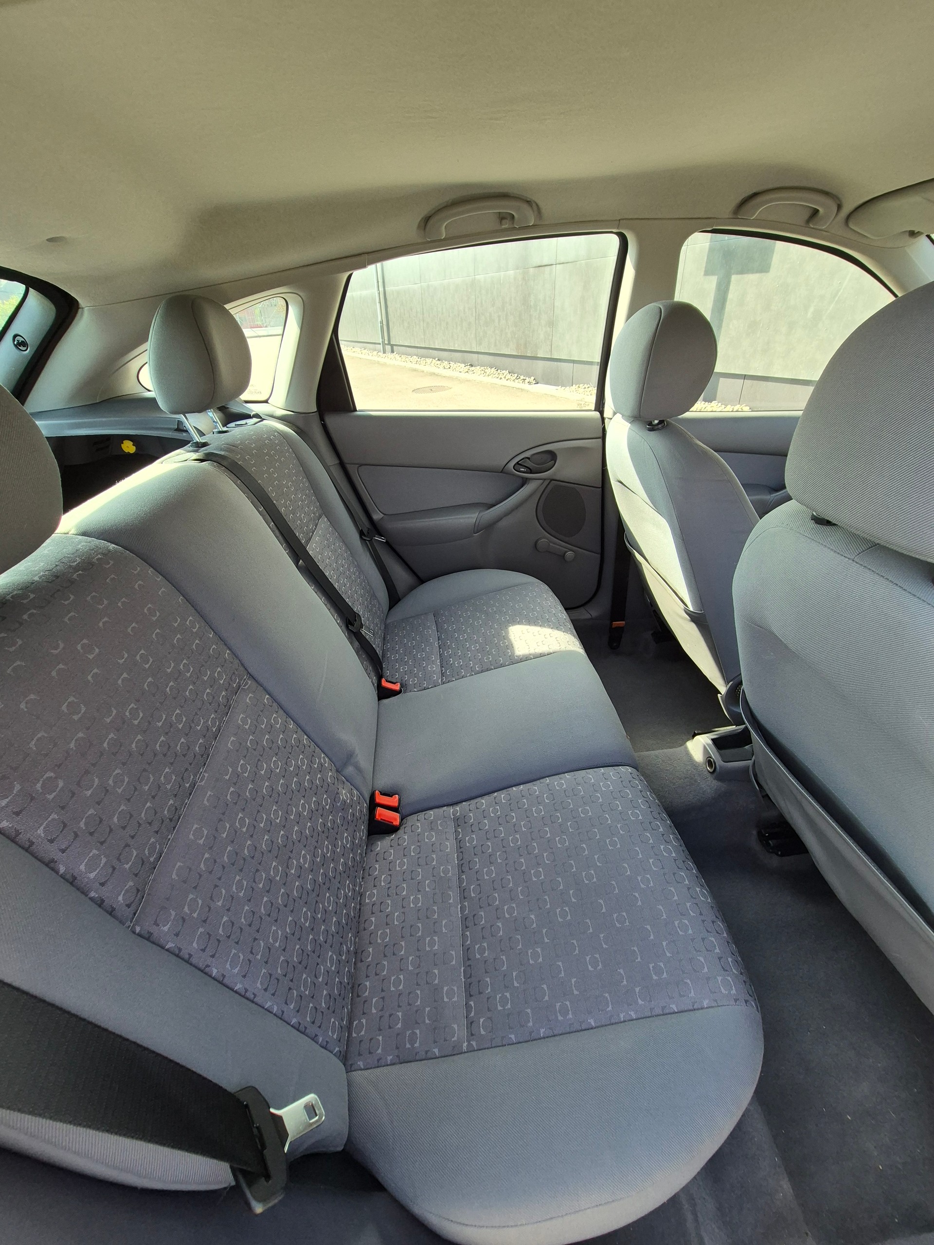 FORD 2.0i 16V Ambiente-image-9