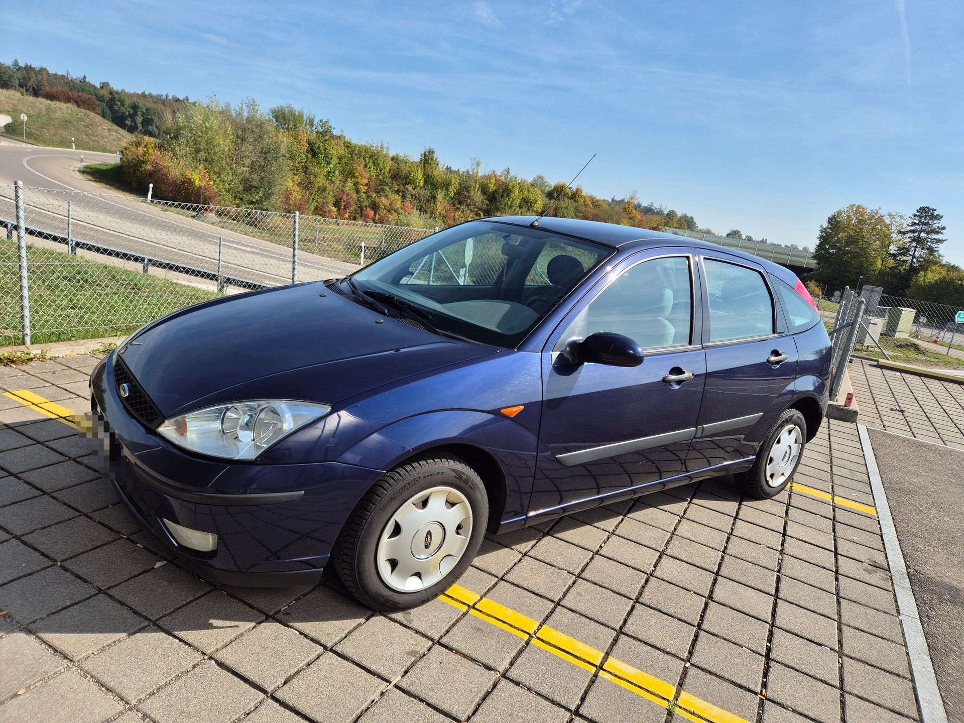 FORD 2.0i 16V Ambiente-image-0