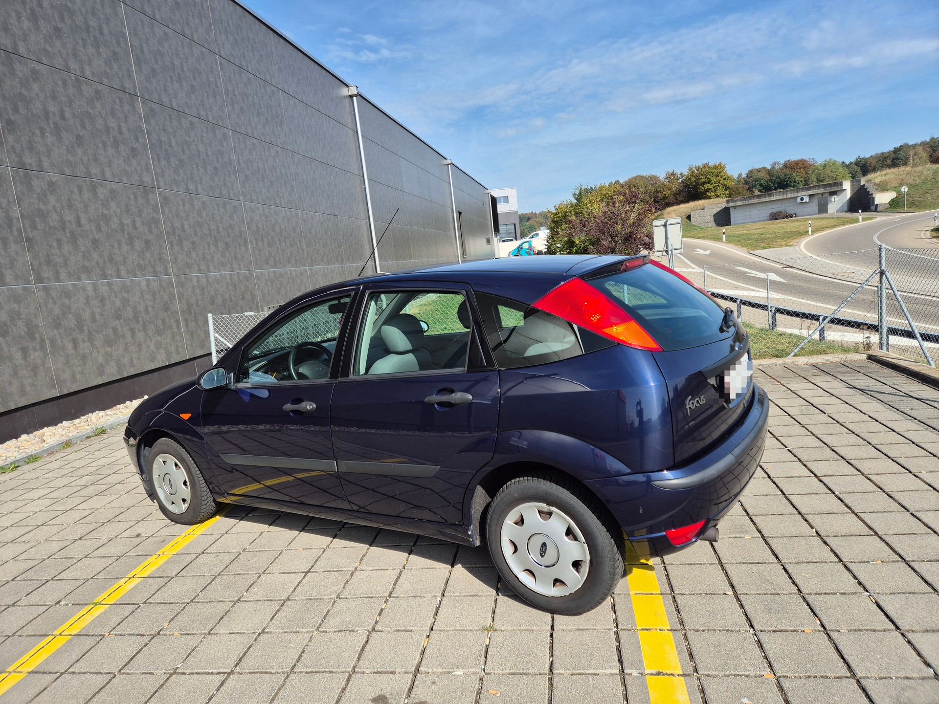 FORD 2.0i 16V Ambiente-image-2