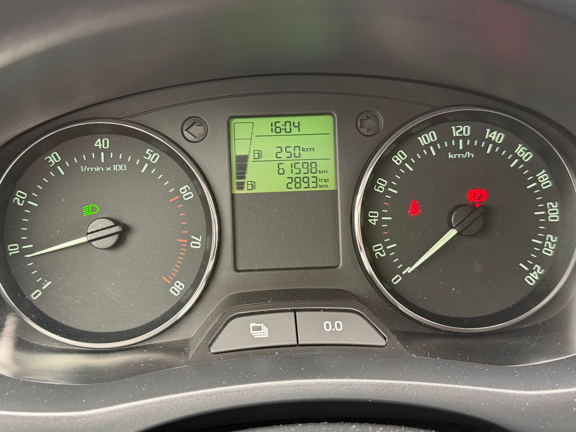 SKODA Fabia 1.2 TSI Fresh-image-9