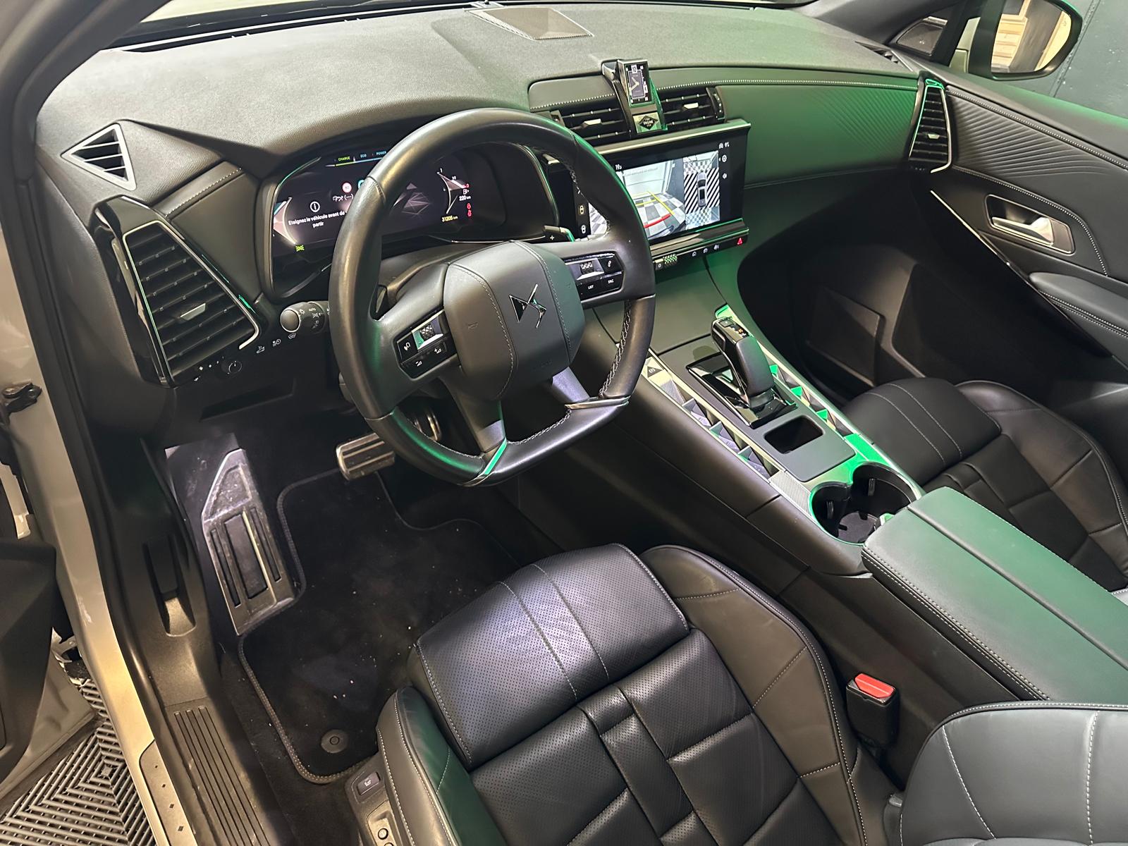 DS AUTOMOBILES DS 7 Crossback E-Tense 300 4x4 Opéra *Garantie service + Pièces d'usures-showroom-element-1