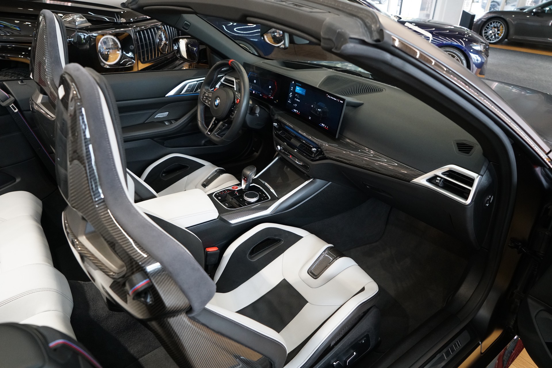 BMW M4 Cabrio Competition M xDrive Frozen Black-image-15