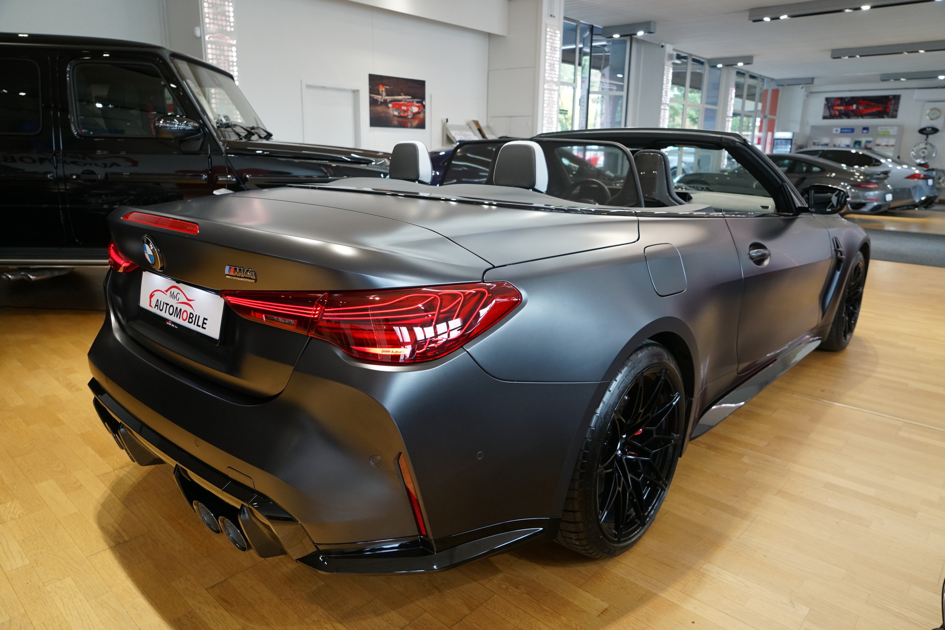 BMW M4 Cabrio Competition M xDrive Frozen Black-image-7