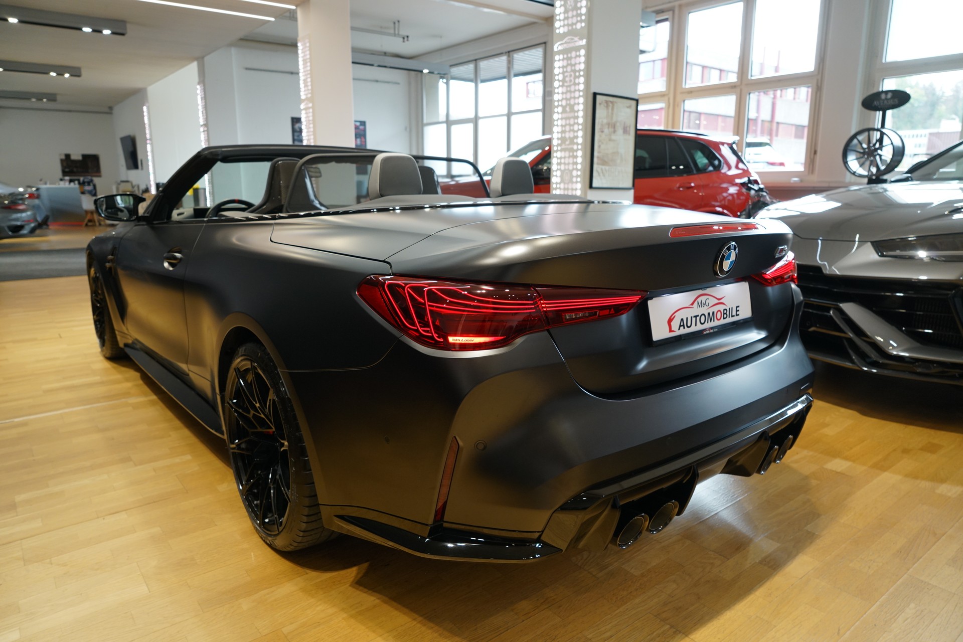 BMW M4 Cabrio Competition M xDrive Frozen Black-image-5