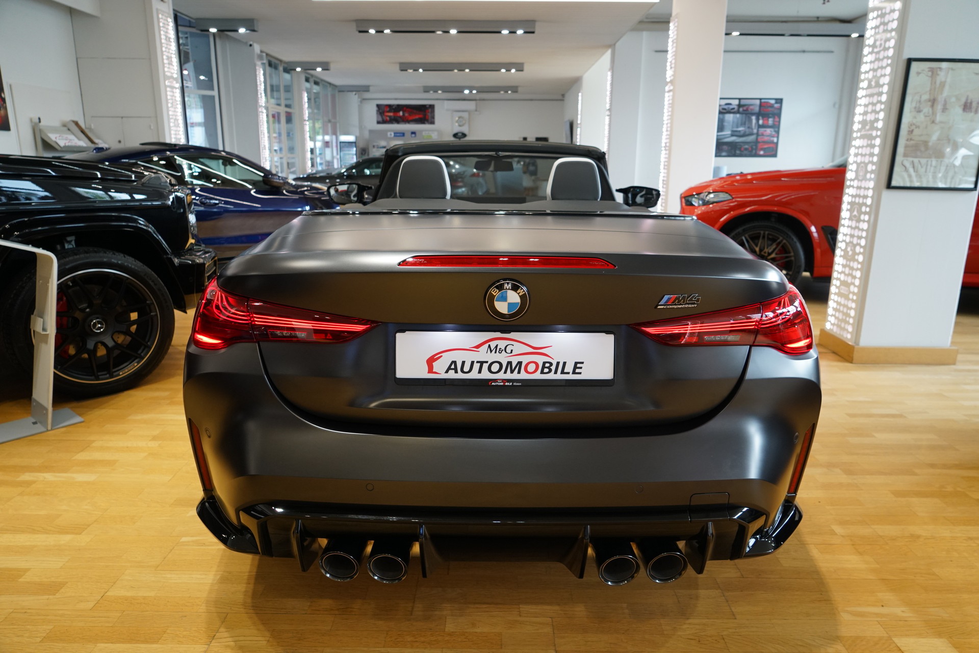 BMW M4 Cabrio Competition M xDrive Frozen Black-image-6