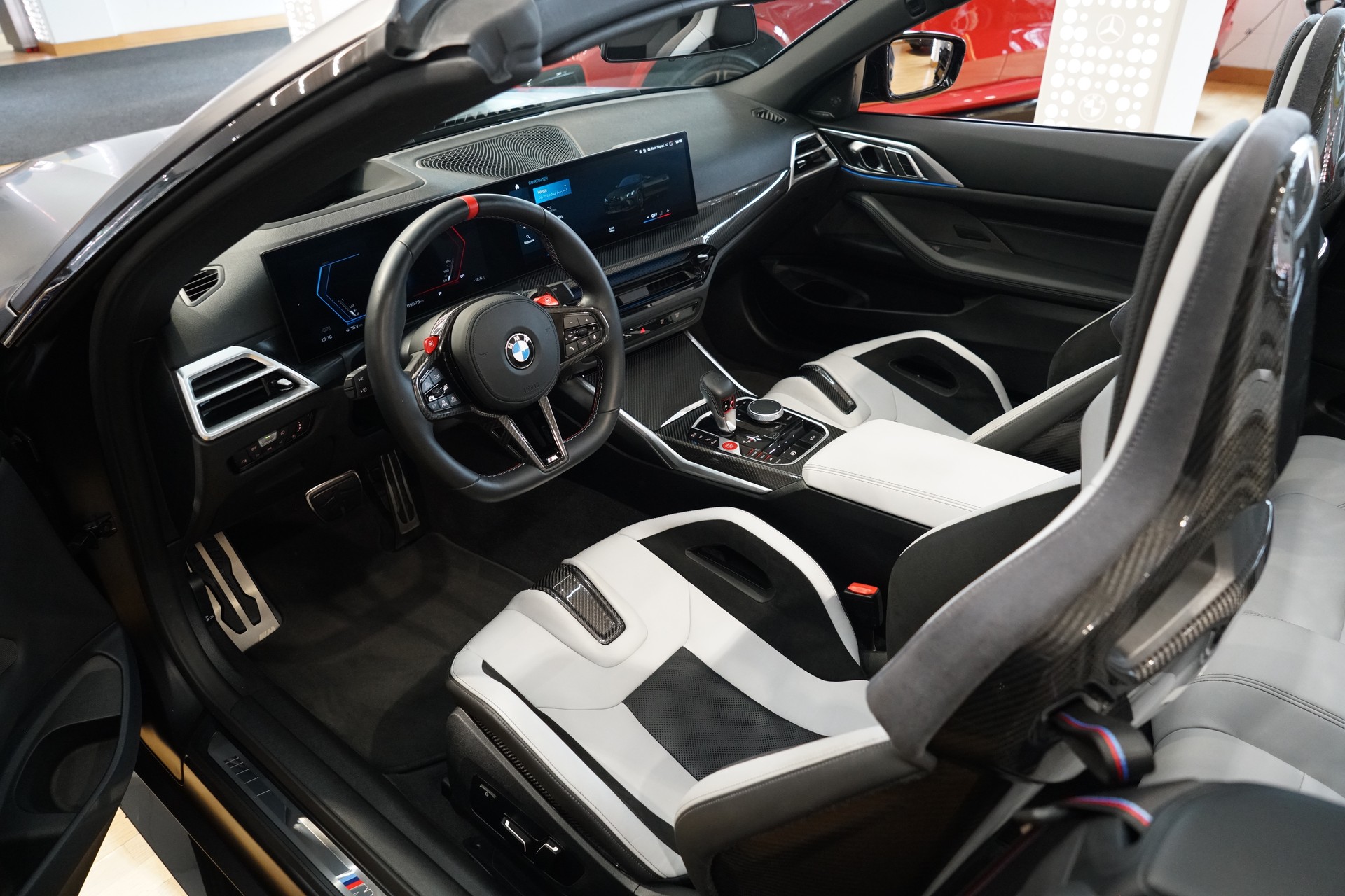 BMW M4 Cabrio Competition M xDrive Frozen Black-image-14
