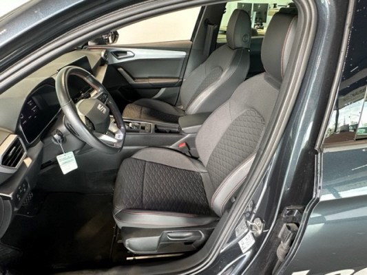 SEAT Leon 1.5 eTSI FR-image-10