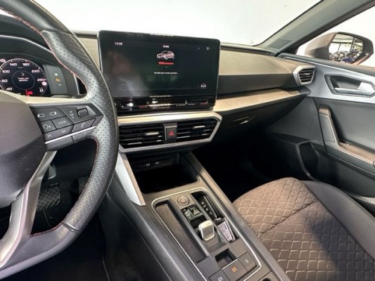 SEAT Leon 1.5 eTSI FR-image-12
