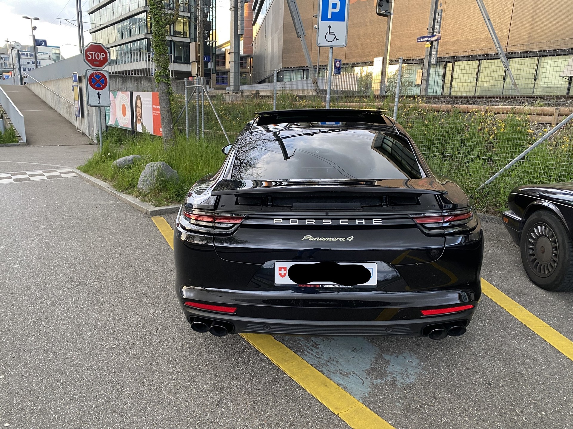PORSCHE Panamera 4 E-Hybrid PDK-image-2