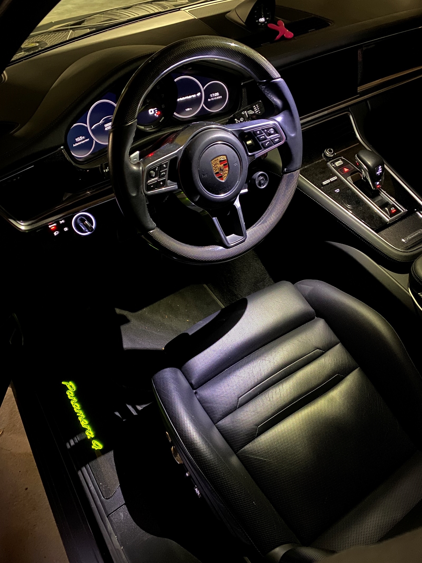PORSCHE Panamera 4 E-Hybrid PDK-image-4