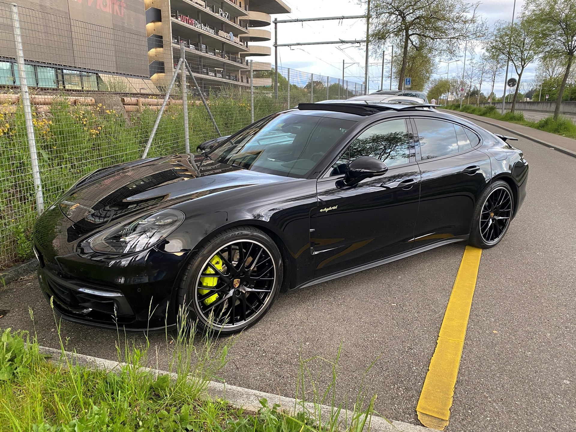 PORSCHE Panamera 4 E-Hybrid PDK-image-1