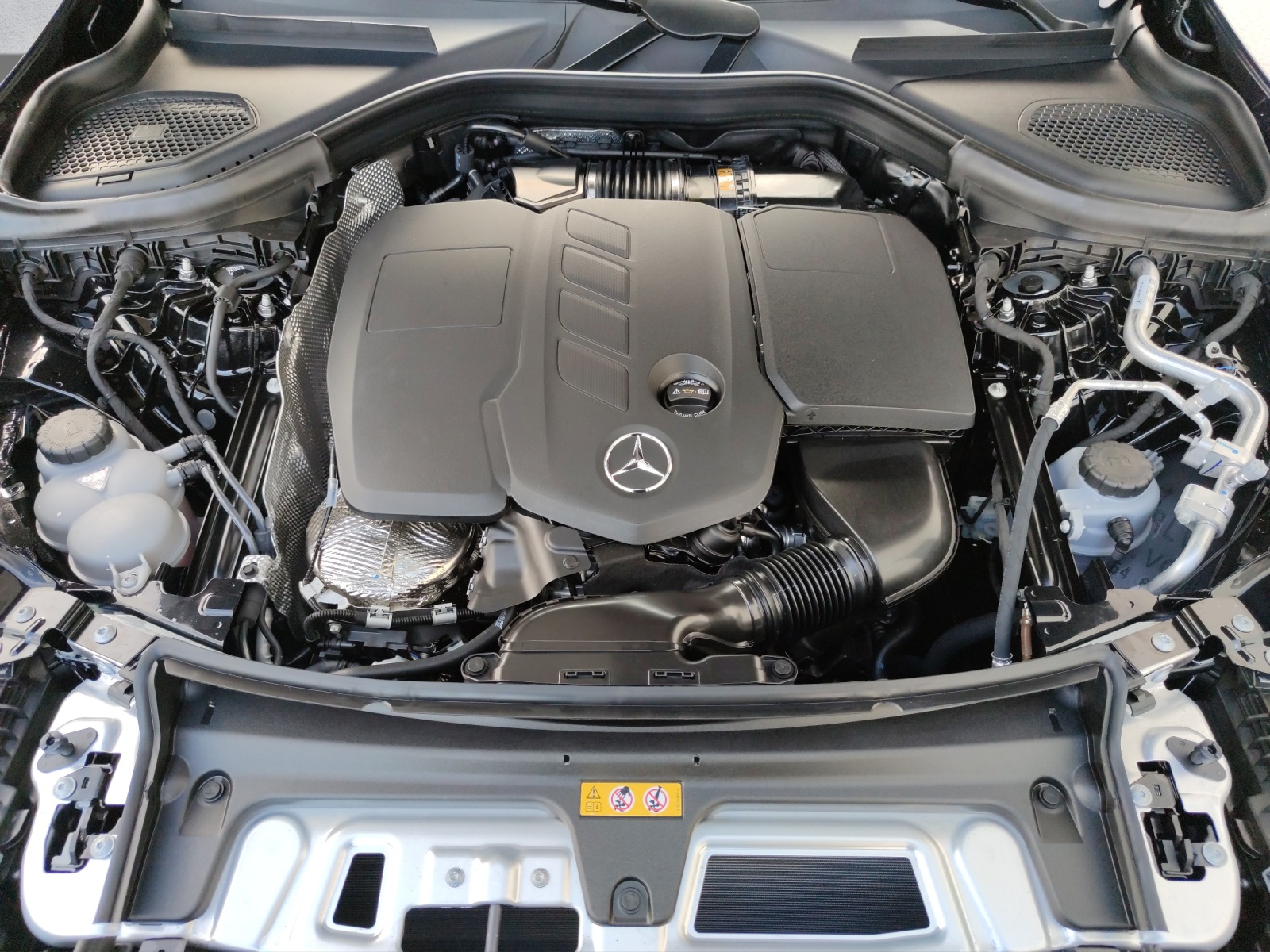 MERCEDES-BENZ GLC 220 d AMG Line 4Matic Coupé-image-8