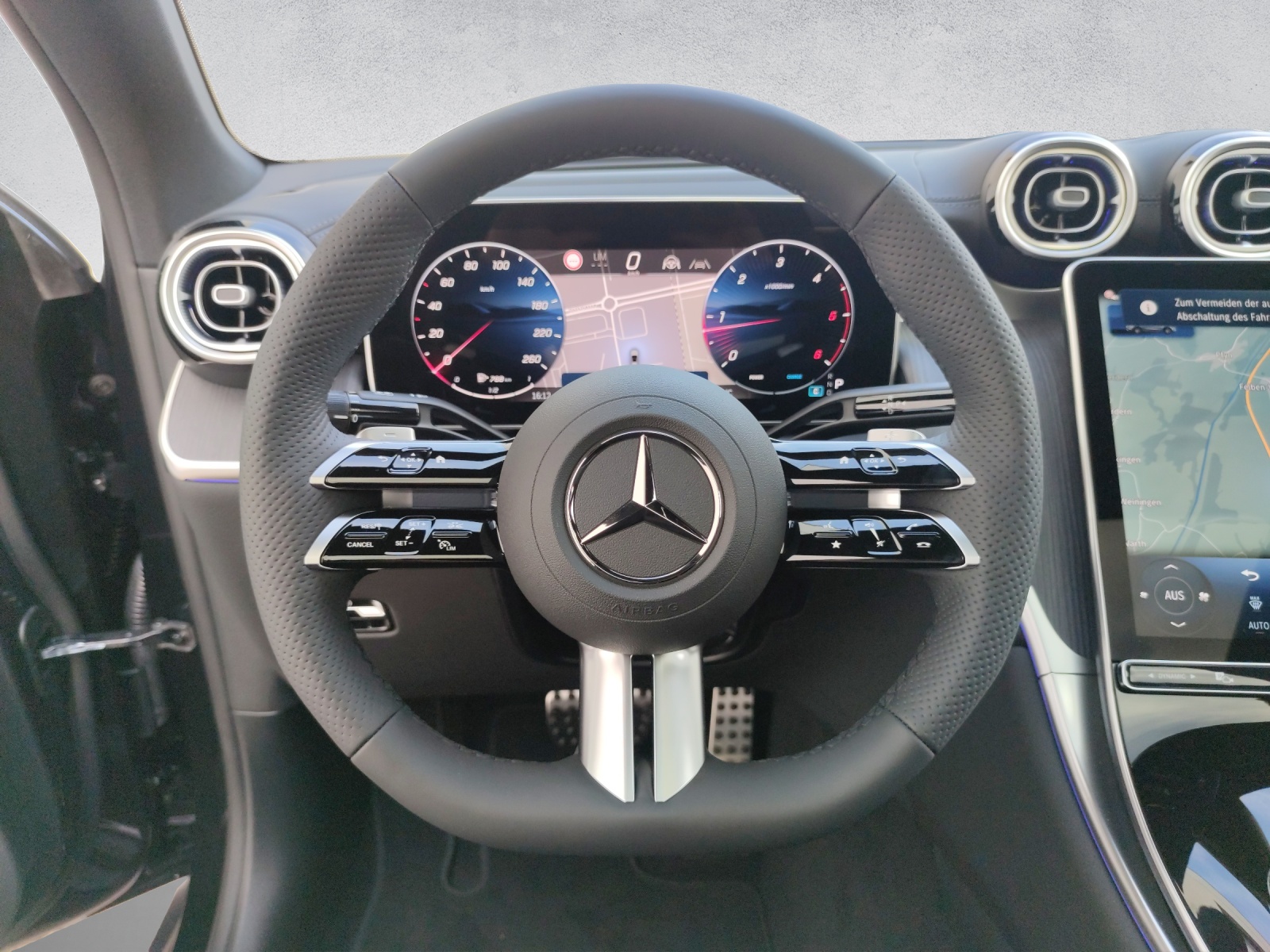 MERCEDES-BENZ GLC 220 d AMG Line 4Matic Coupé-image-11