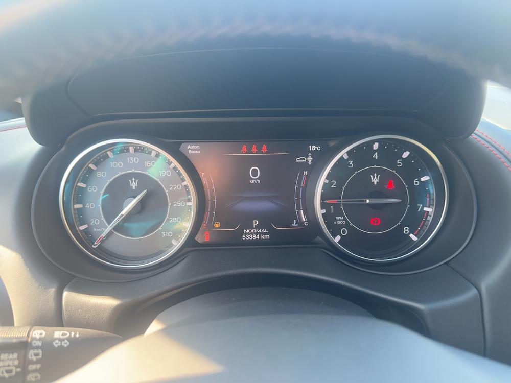 MASERATI LEVANTE 3.0 V6 GranSport-image-9
