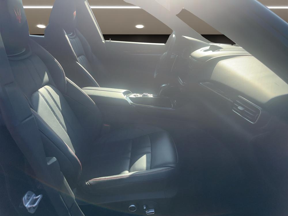 MASERATI LEVANTE 3.0 V6 GranSport-image-13