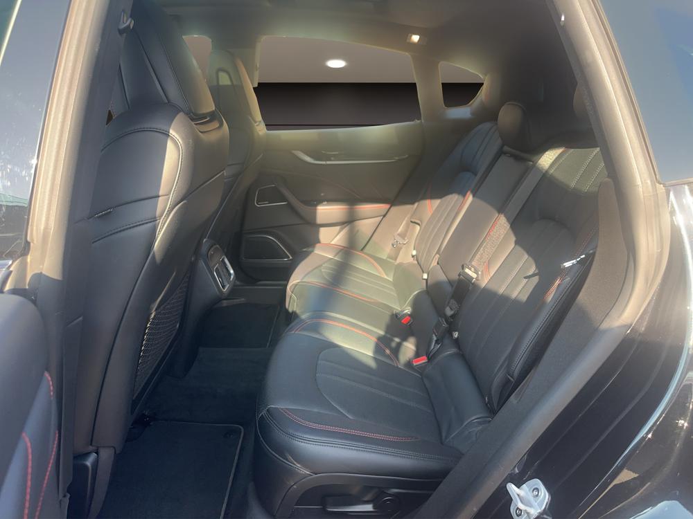 MASERATI LEVANTE 3.0 V6 GranSport-image-12
