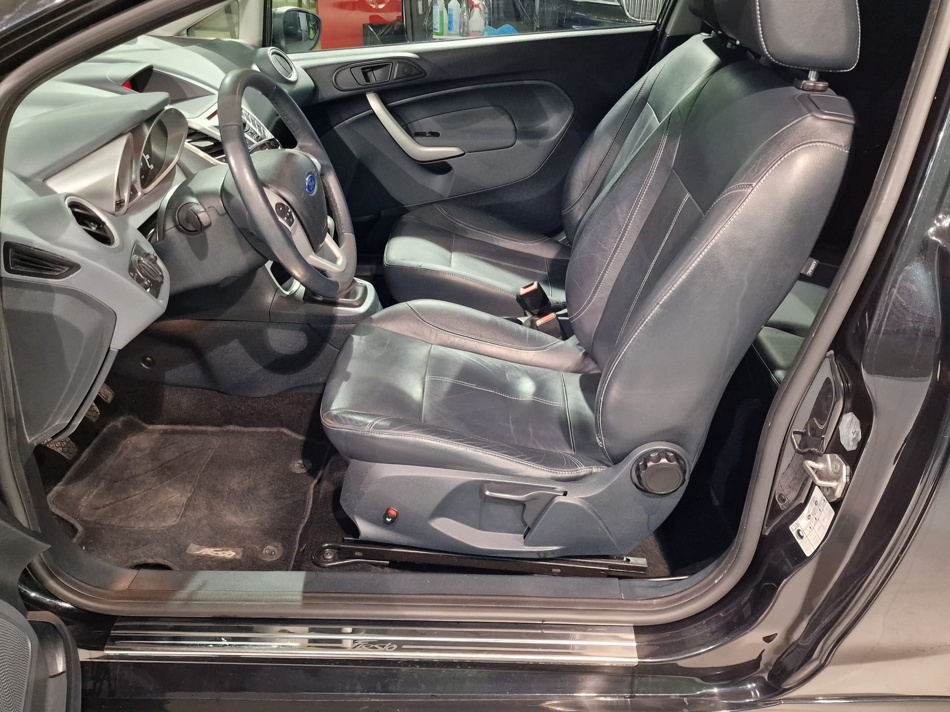 FORD Fiesta 1.4 16V Trend-image-7